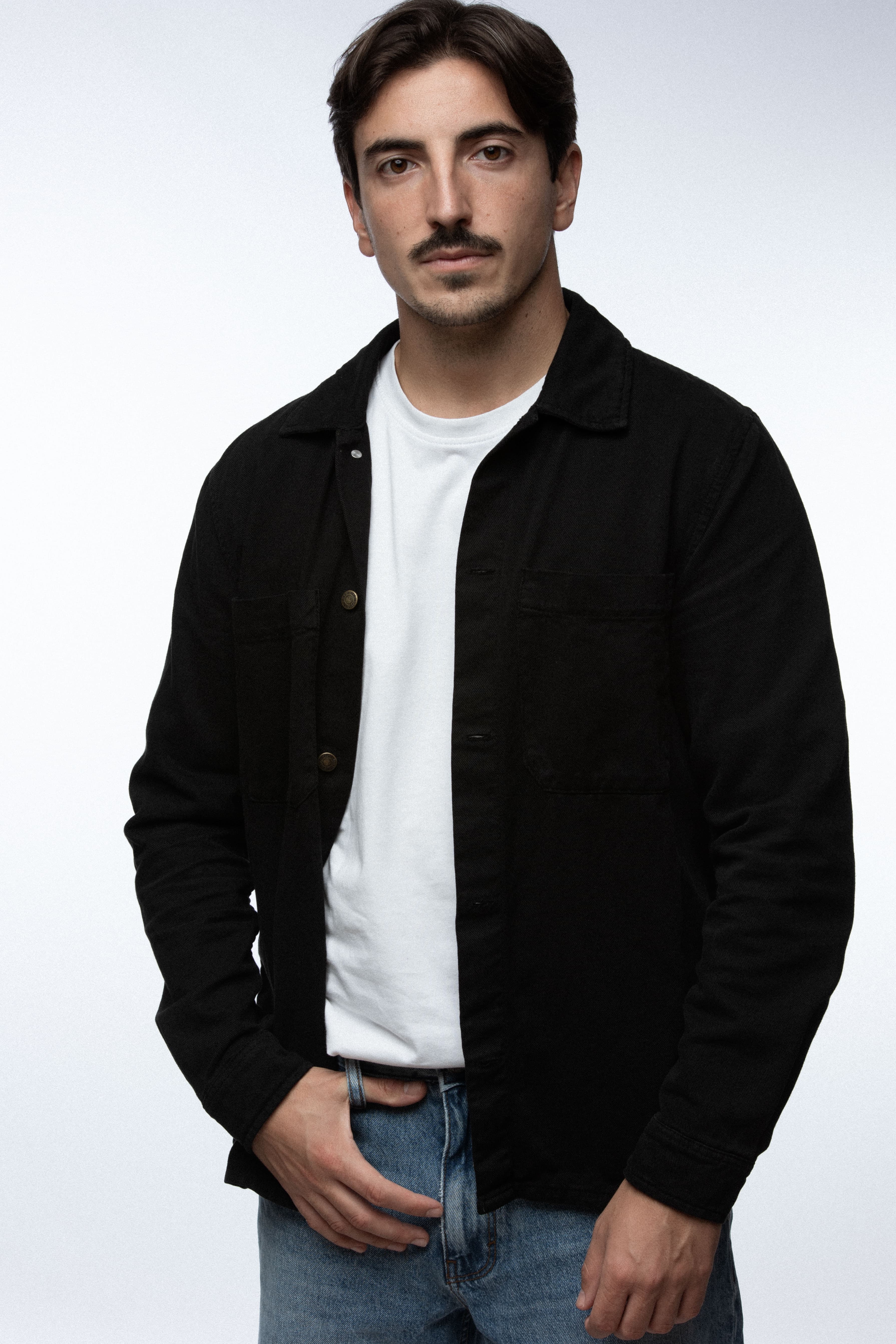 Retrato de book de Carlos Aviñó