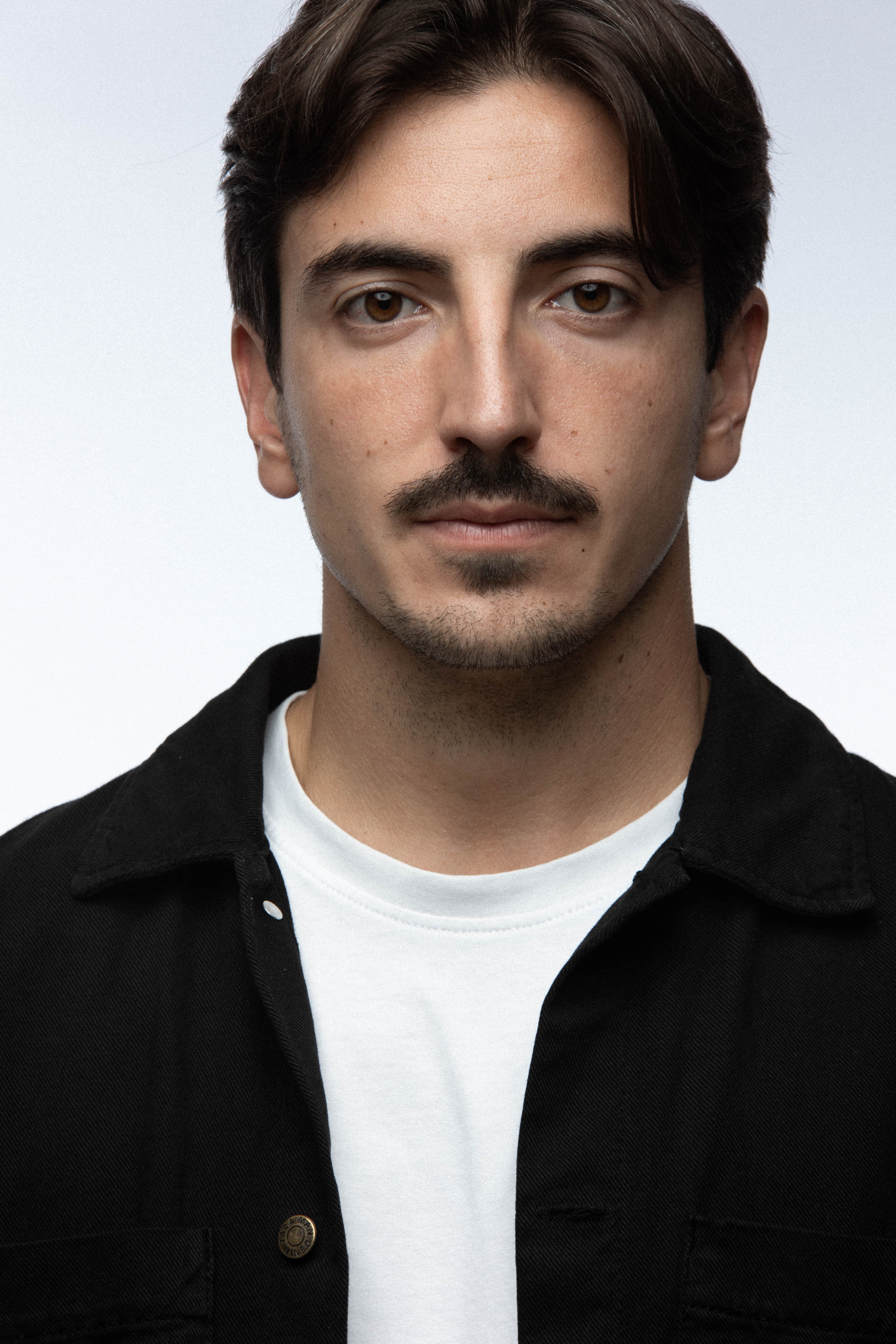 Retrato de book de Carlos Aviñó